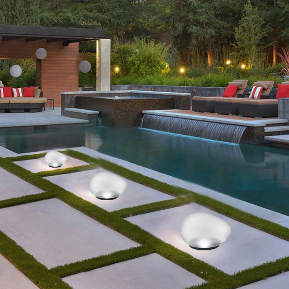 Solar-powered LED Garden Lamp