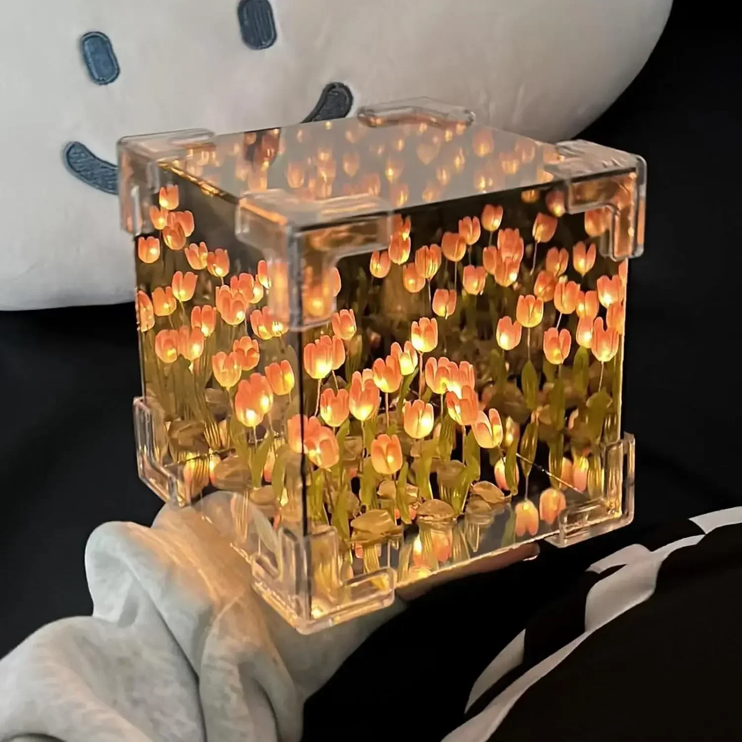 DIY table lamp with tulips
